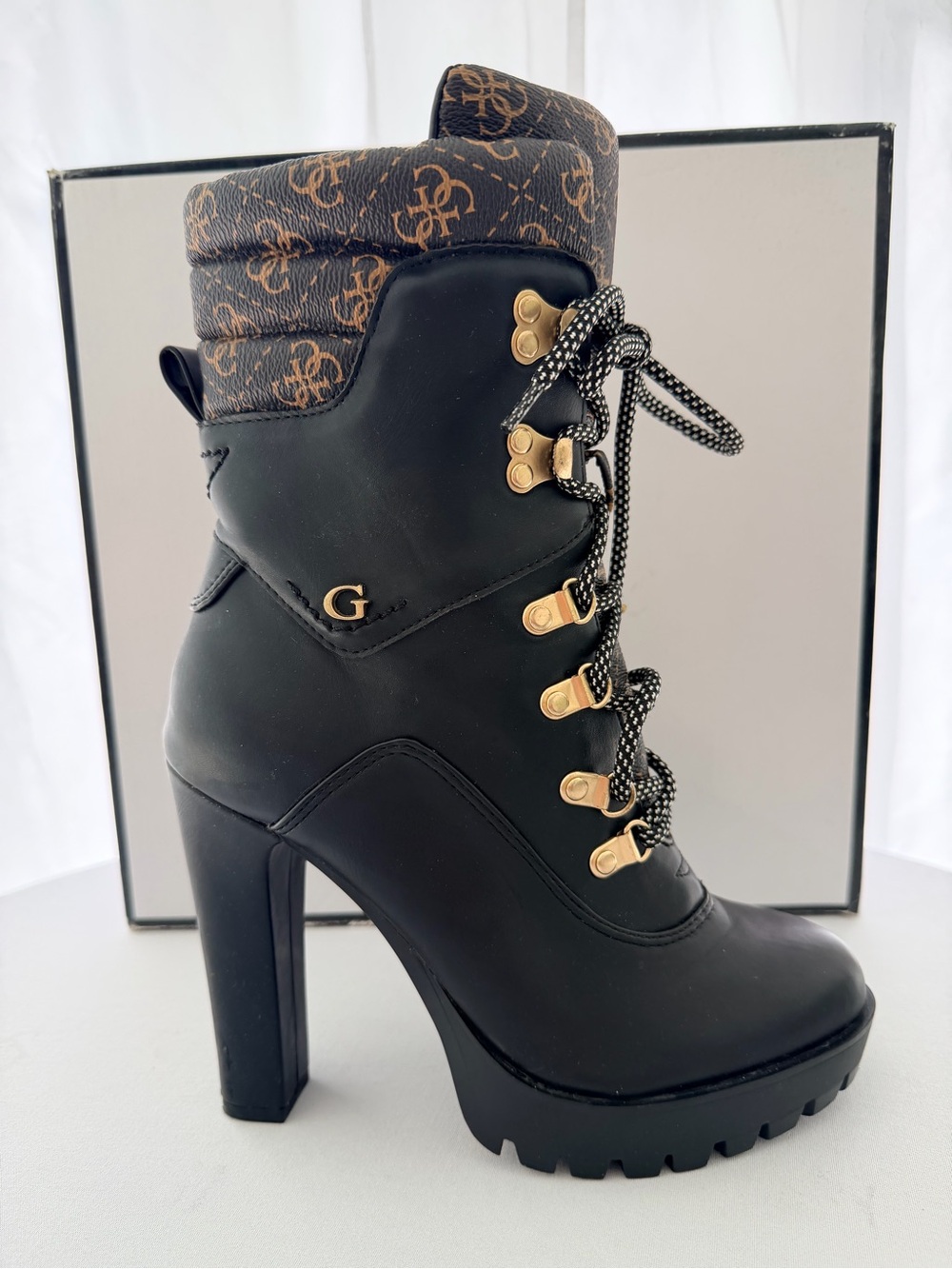 Guess Women's Black Lace-Up Guess Women's Black Lace-Up Chunky Heel Hiking Boots